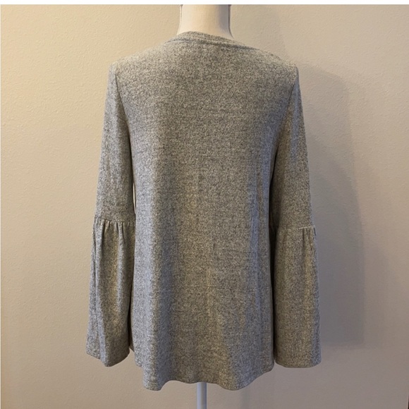 Simply Vera Vera Wang Womens Top Gray with White Pearls Size S Bell Slee… - Picture 2 of 12